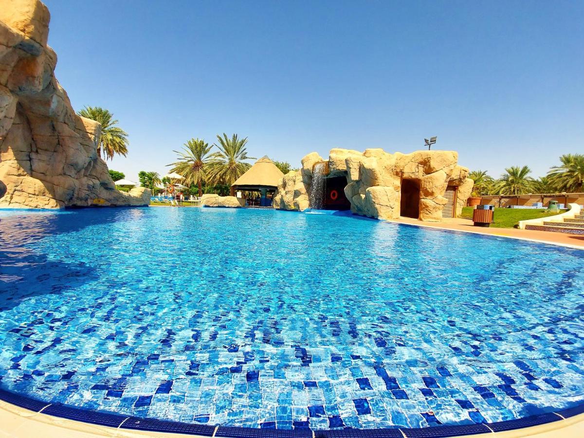 Danat Al Ain Resort Zewnętrze zdjęcie The swimming pool at the resort