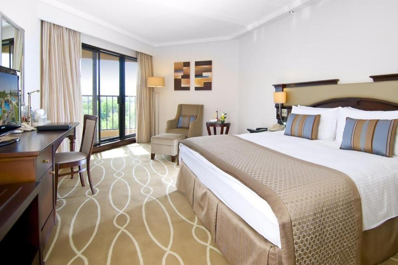 Danat Al Ain Resort Zewnętrze zdjęcie A room at the Jumeirah Creekside