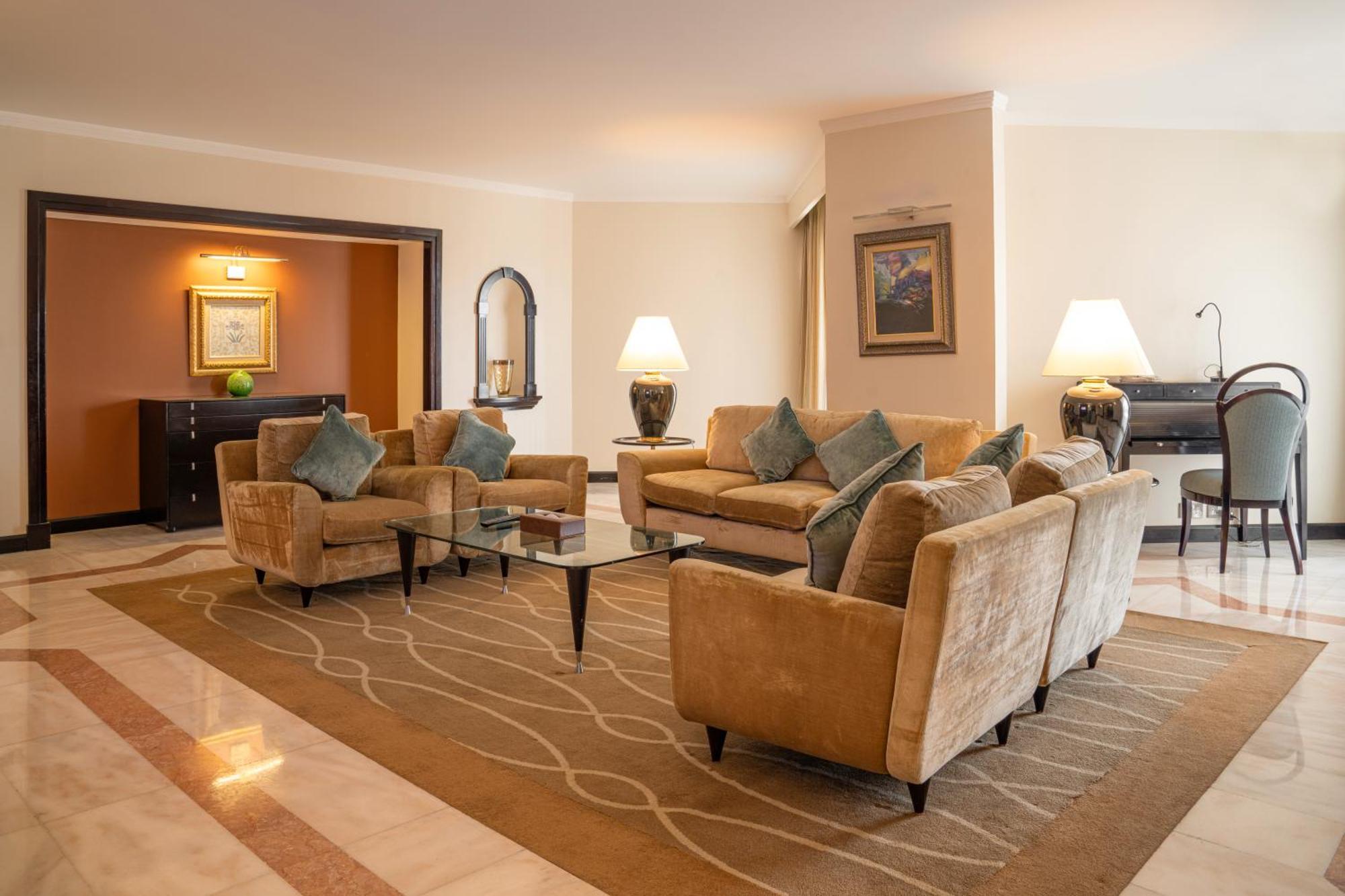 Danat Al Ain Resort Zewnętrze zdjęcie A living room in a suite at the Jumeirah Emirates Towers Hotel