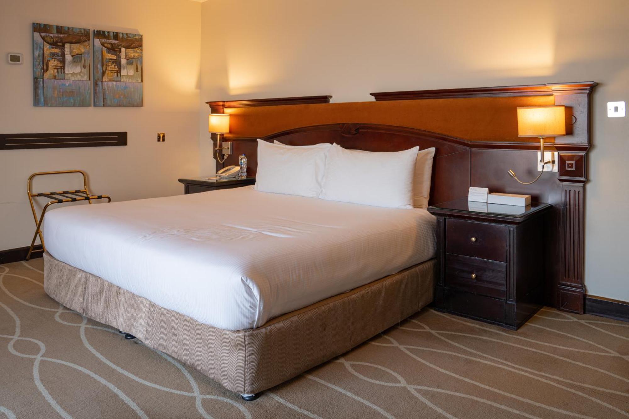 Danat Al Ain Resort Zewnętrze zdjęcie A bedroom at the hotel