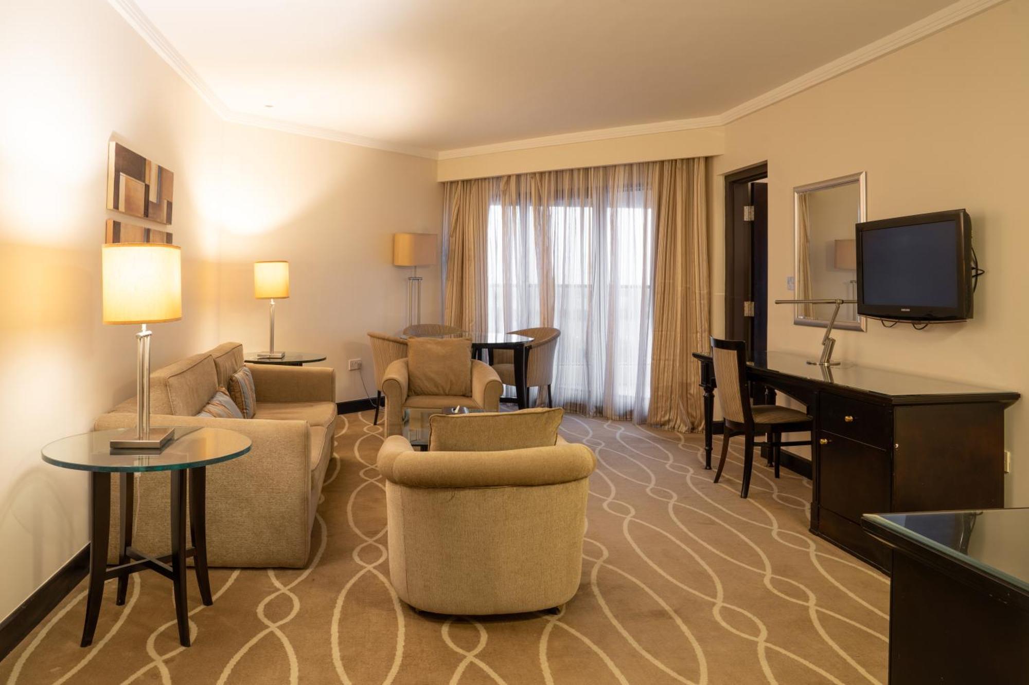 Danat Al Ain Resort Zewnętrze zdjęcie A suite at the hotel