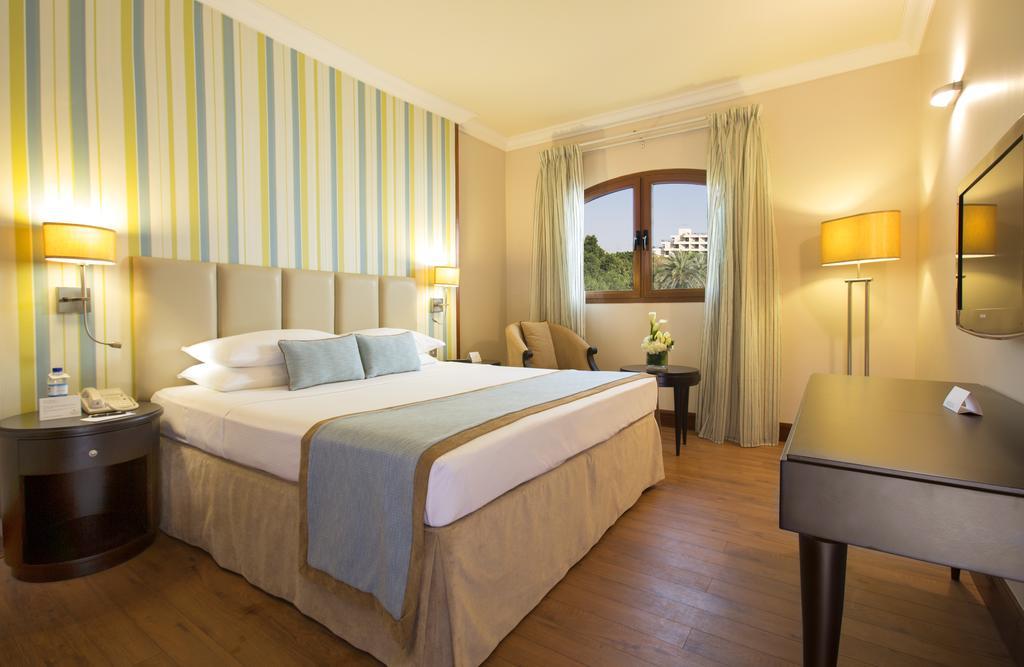 Danat Al Ain Resort Zewnętrze zdjęcie A room at the hotel