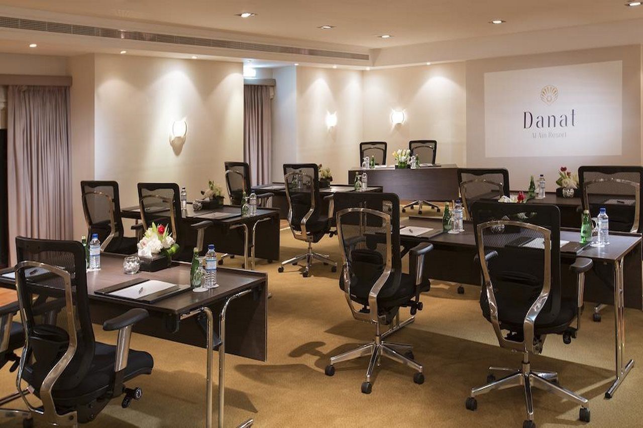 Danat Al Ain Resort Zewnętrze zdjęcie Meeting room at the hotel