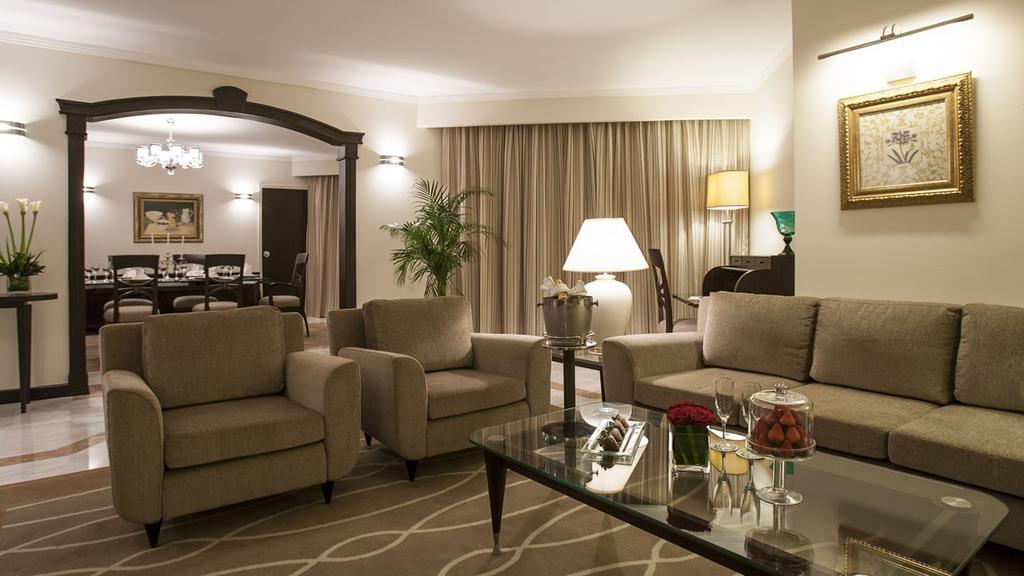 Danat Al Ain Resort Zewnętrze zdjęcie A living room in a suite at the Taj Mahal Palace, Mumbai
