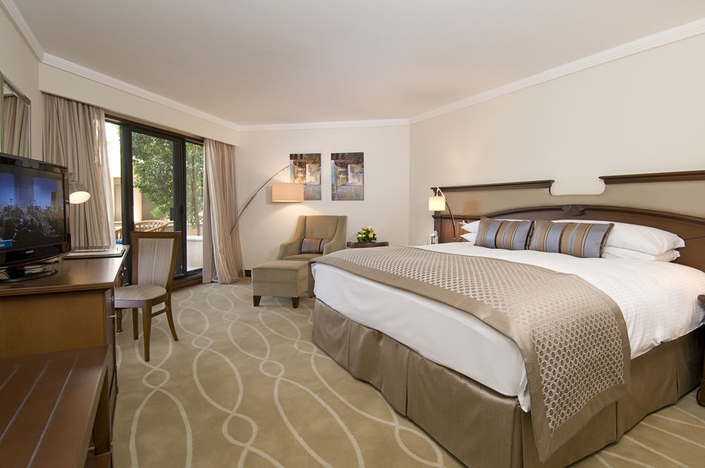 Danat Al Ain Resort Zewnętrze zdjęcie A guest room at the Four Seasons Hotel