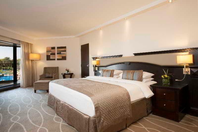 Danat Al Ain Resort Zewnętrze zdjęcie A bedroom at the hotel